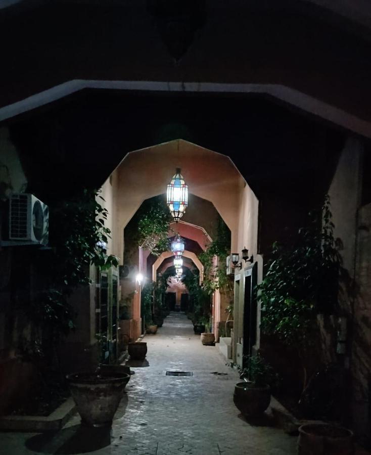 Riad A Marrakech Dans La Residence Touristique Al Qaria Assiyahia 马拉喀什 外观 照片